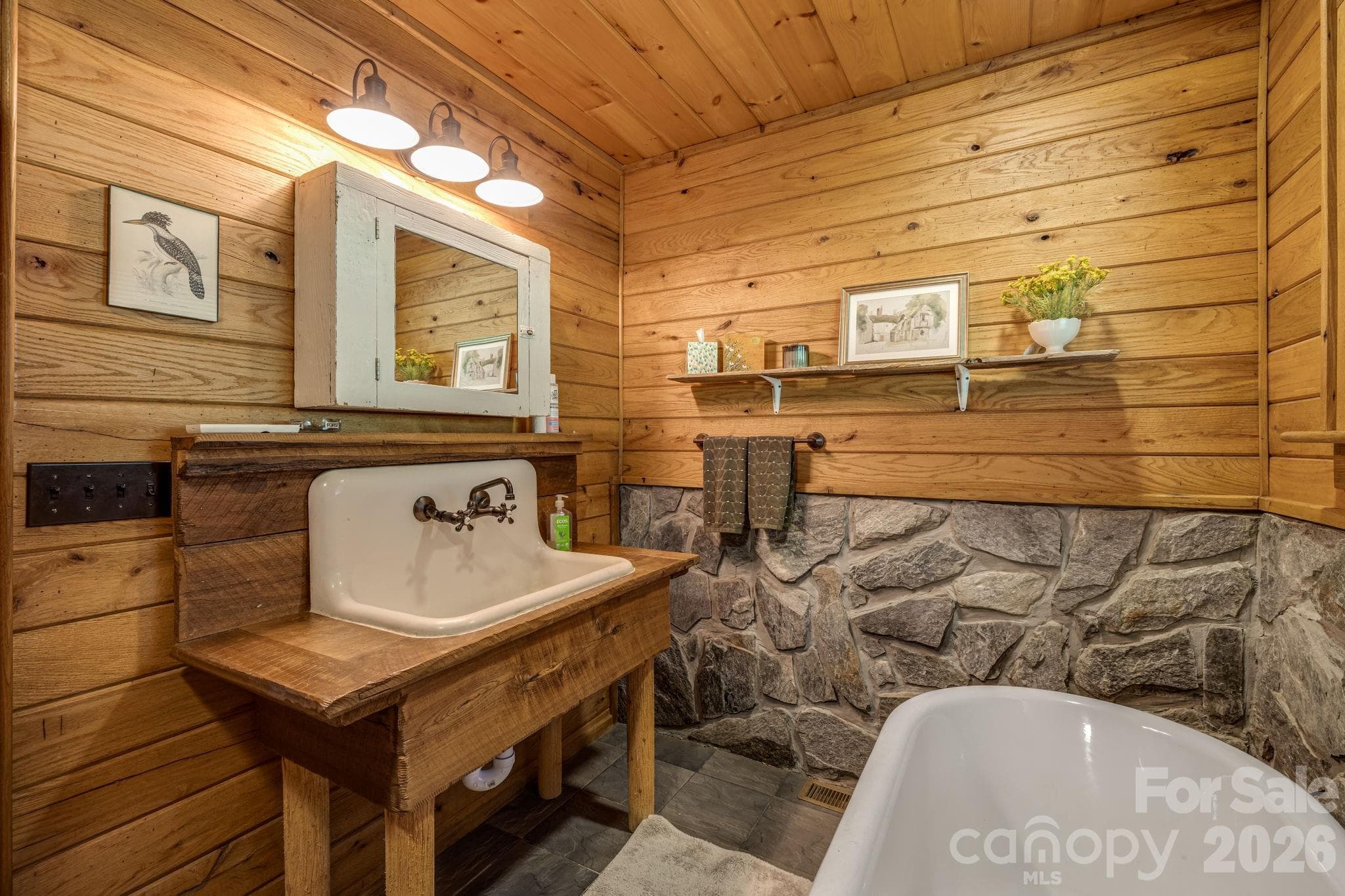 Guest bath - 146 Gentry Farm Drive, Hot Springs