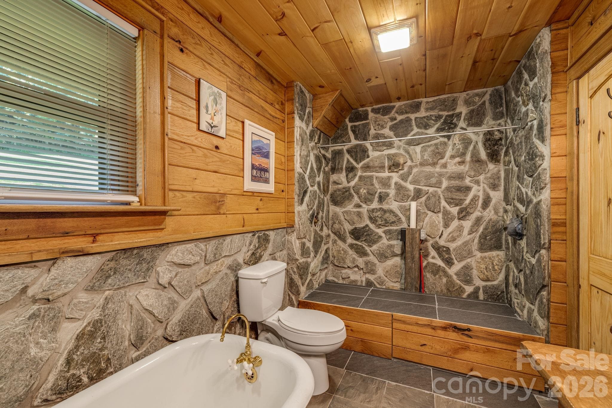 Single Family Residence at 146 Gentry Farm Drive, Hot Springs, photo 20 of 48
