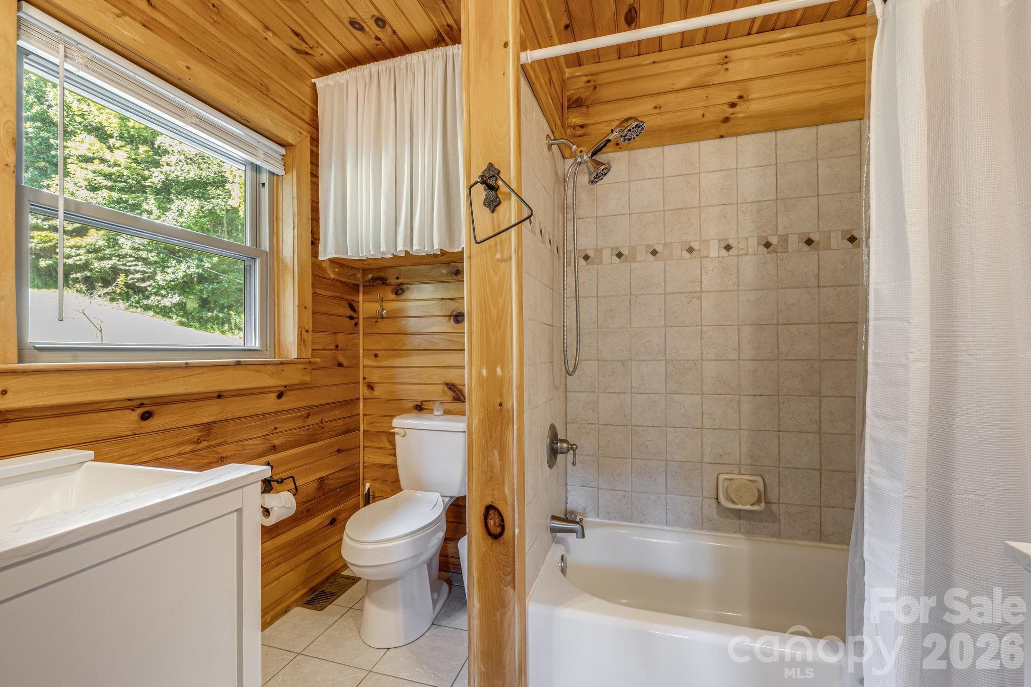 Single Family Residence at 146 Gentry Farm Drive, Hot Springs, photo 12 of 48