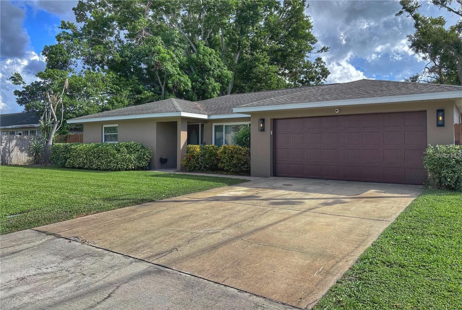 Single Family Residence at 4033 13TH AVE W, BRADENTON, photo 3 of 17