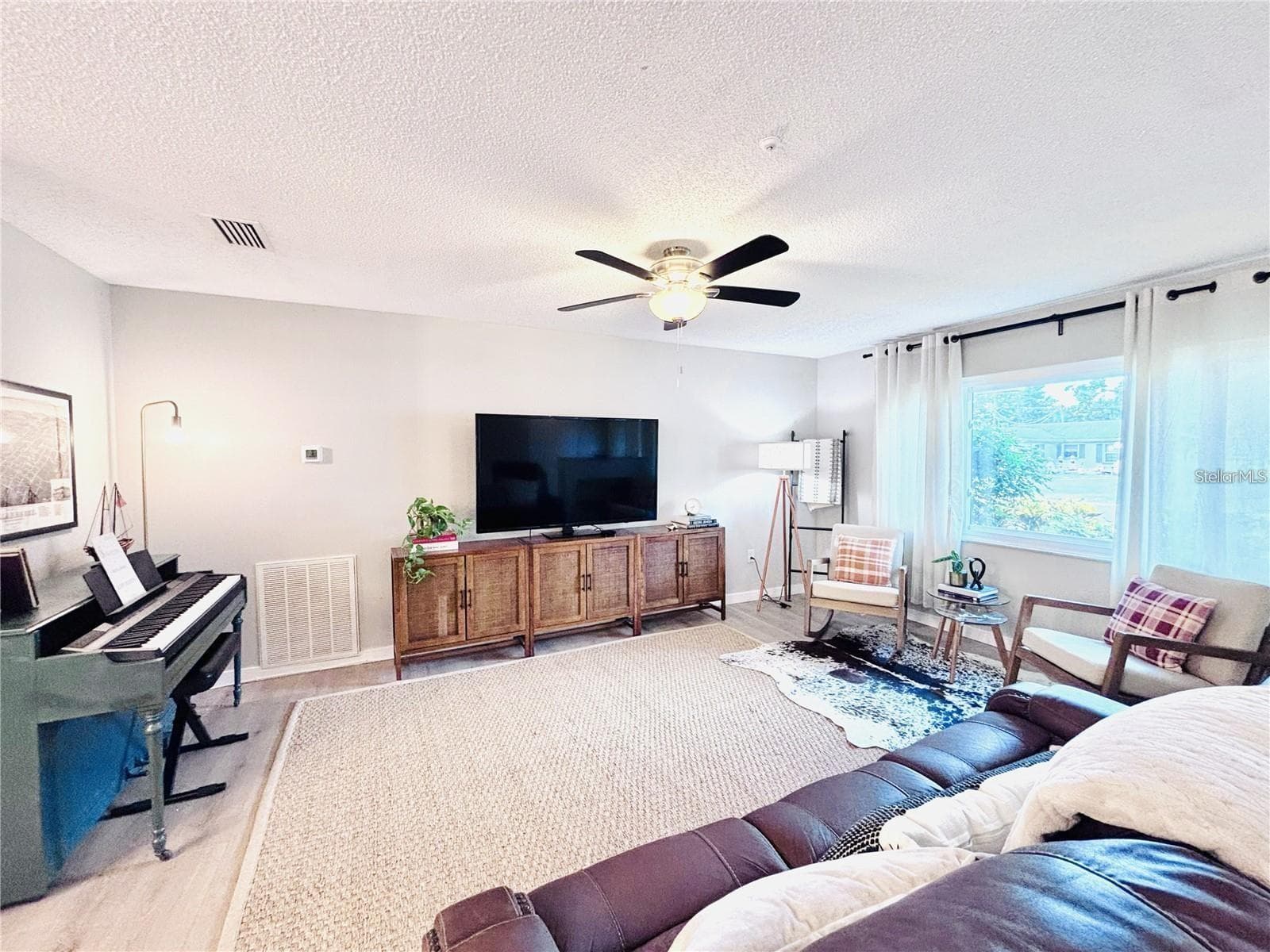 Single Family Residence at 4033 13TH AVE W, BRADENTON, photo 5 of 17
