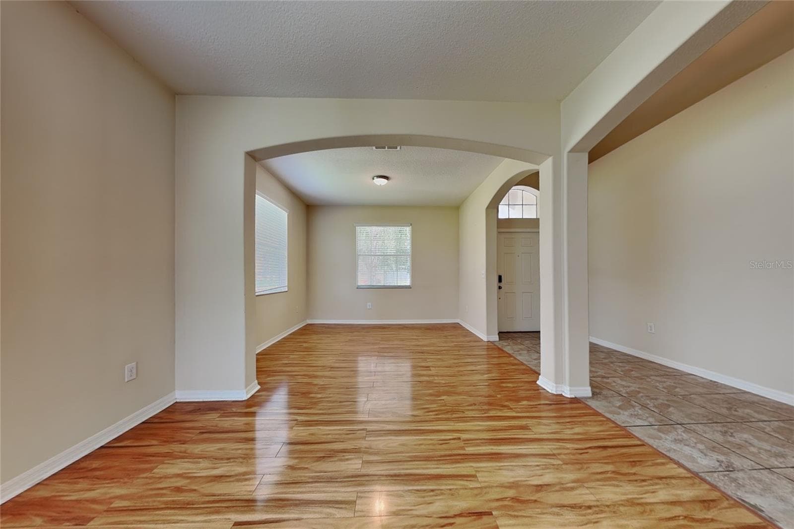 Single Family Residence at 9609 ROYAL FERN CT, TAMPA, photo 3 of 16