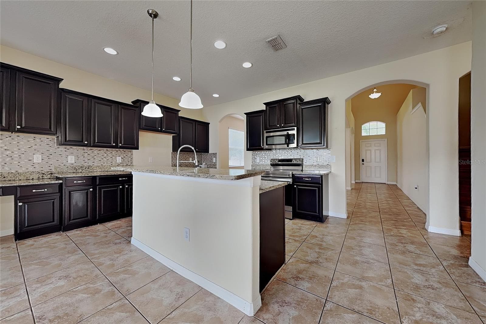 Single Family Residence at 9609 ROYAL FERN CT, TAMPA, photo 4 of 16