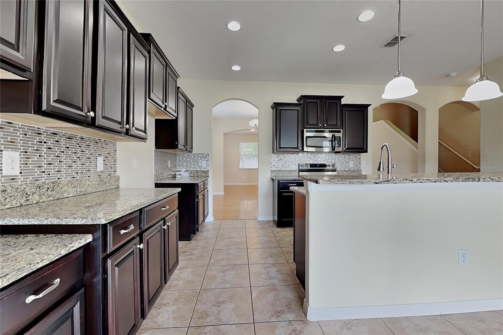 Single Family Residence at 9609 ROYAL FERN CT, TAMPA, photo 5 of 16