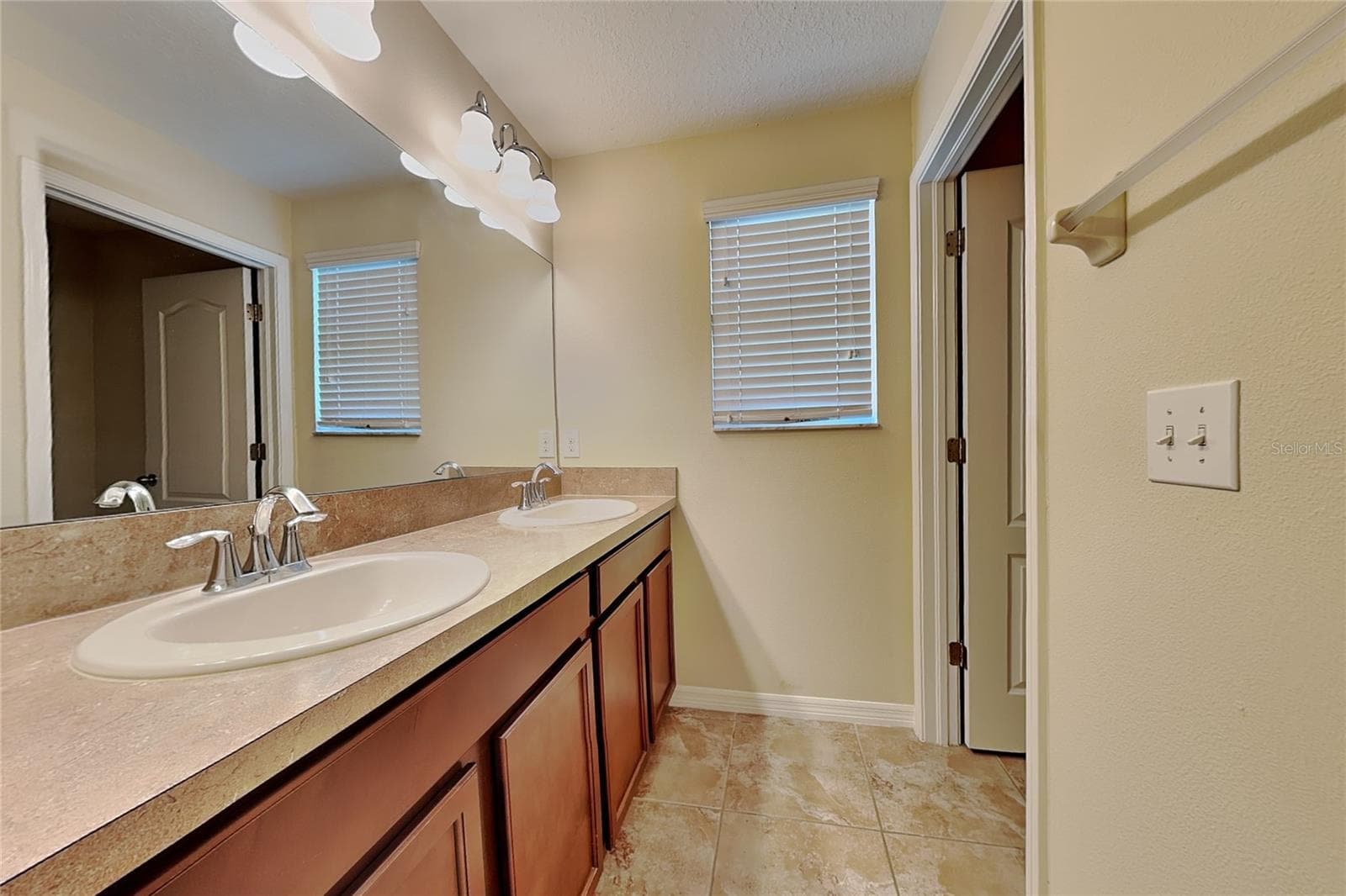 Single Family Residence at 9609 ROYAL FERN CT, TAMPA, photo 15 of 17