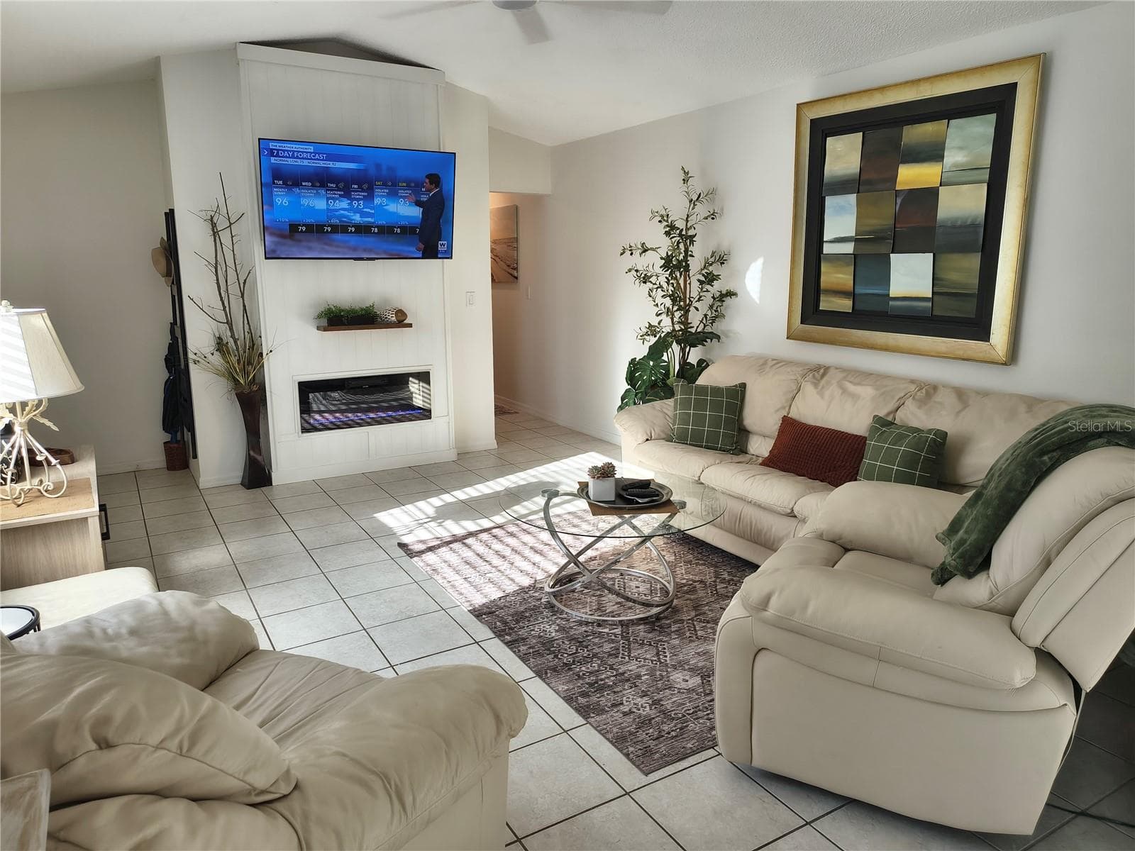 LIVING ROOM - 255 BOUNDARY BLVD #104, ROTONDA WEST