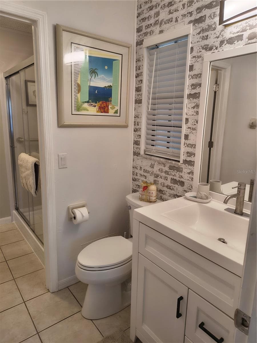 MASTER BATH - 255 BOUNDARY BLVD #104, ROTONDA WEST