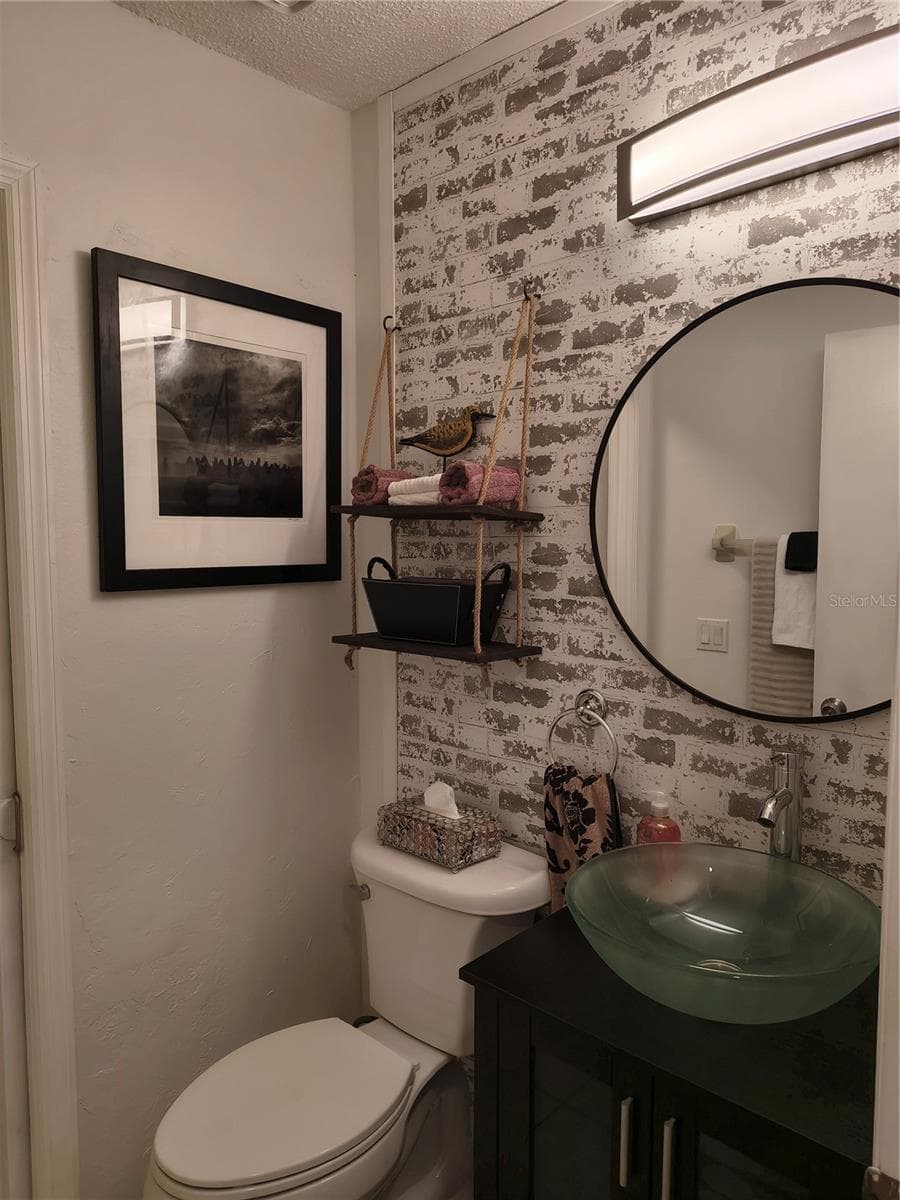 GUEST BATH - 255 BOUNDARY BLVD #104, ROTONDA WEST