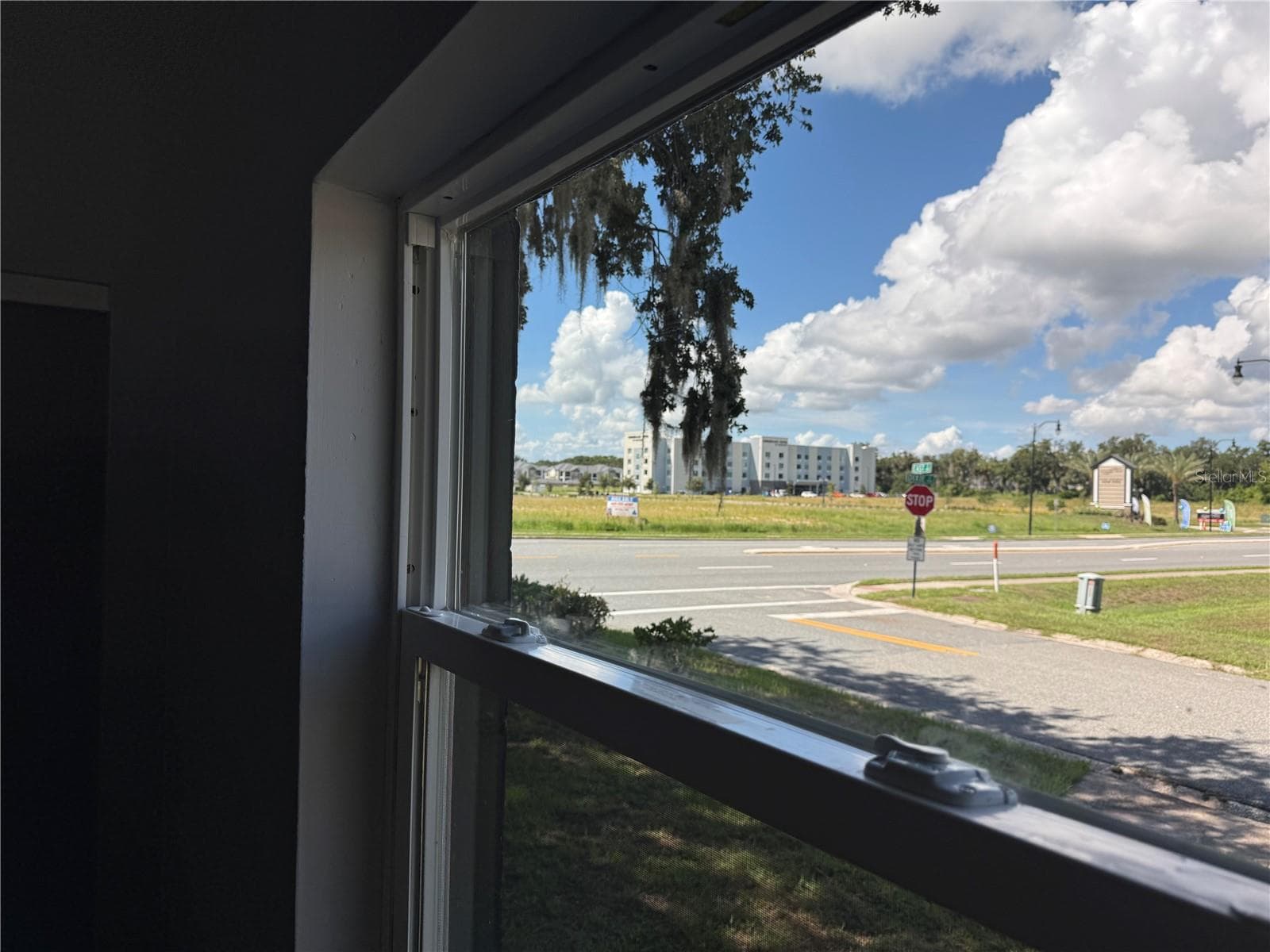 window view from room 4 - 1000 E DIXIE AVE, LEESBURG