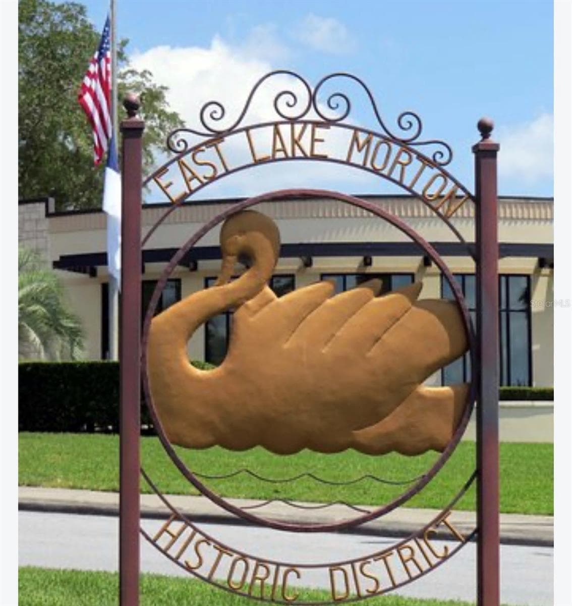 Located steps to Lake Morton - 730 COLLEGE AVE, LAKELAND