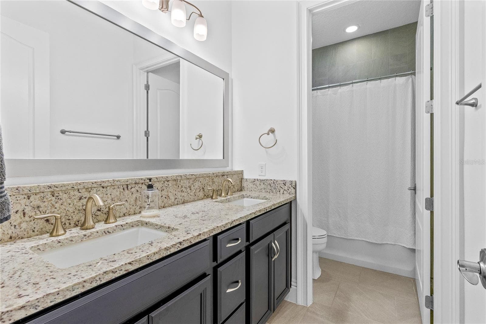 Single Family Residence at 13167 ALDERLEY DR, ORLANDO, photo 25 of 56