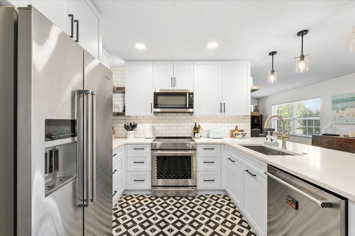 Single Family Residence at 3528 FOSTER HILL DR N, ST PETERSBURG, photo 12 of 59
