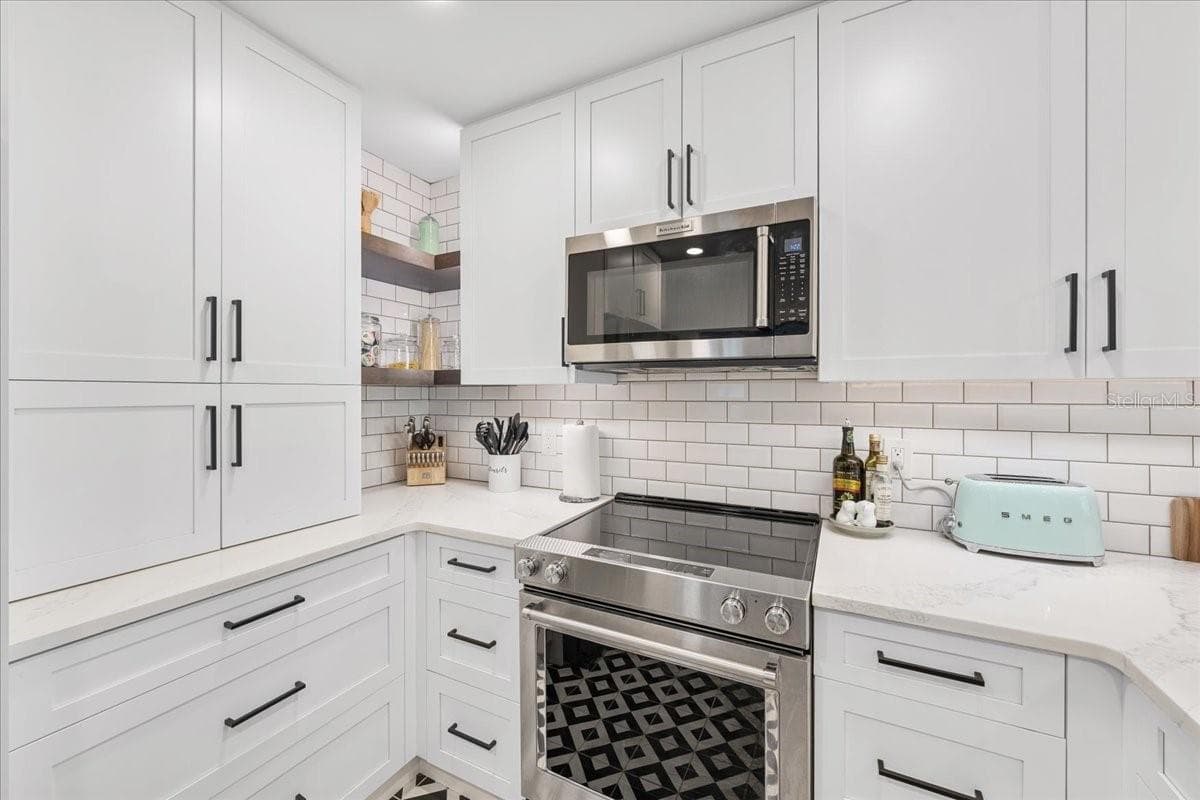 Single Family Residence at 3528 FOSTER HILL DR N, ST PETERSBURG, photo 15 of 59