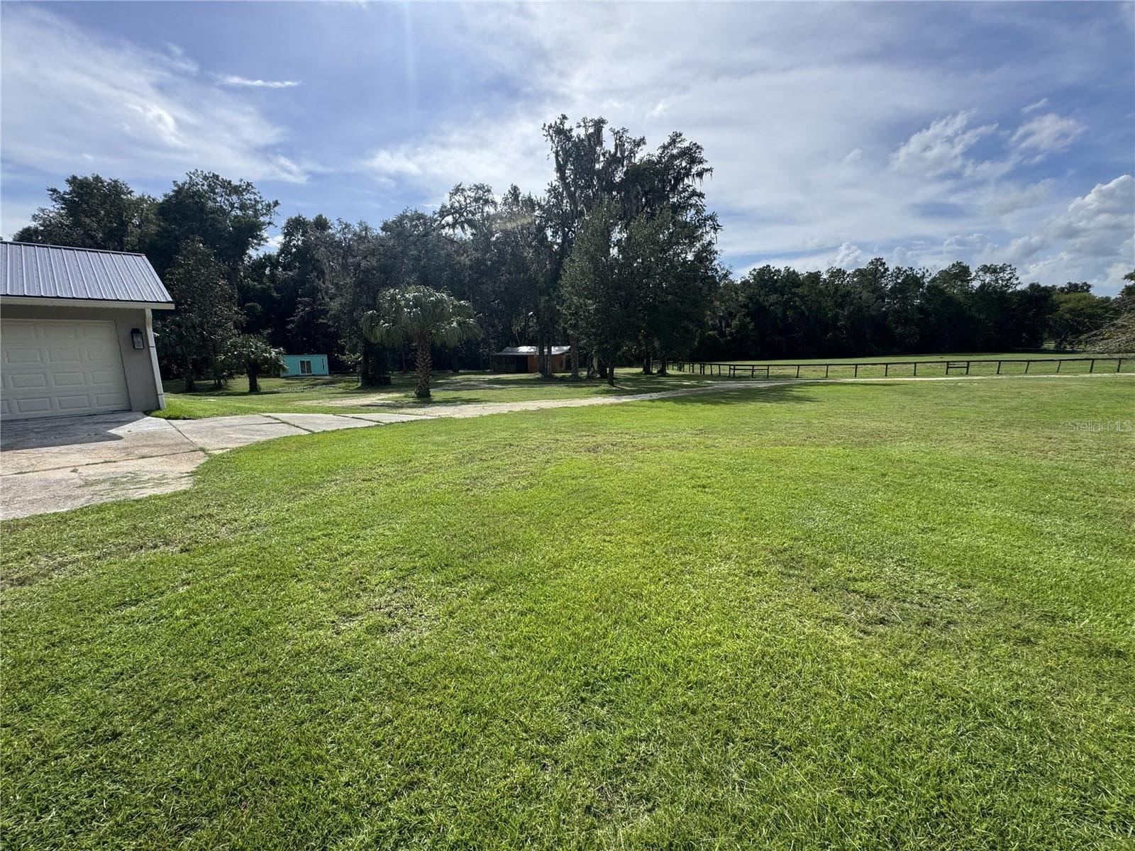 Garage View - 14810 NW 185 ST, WILLISTON