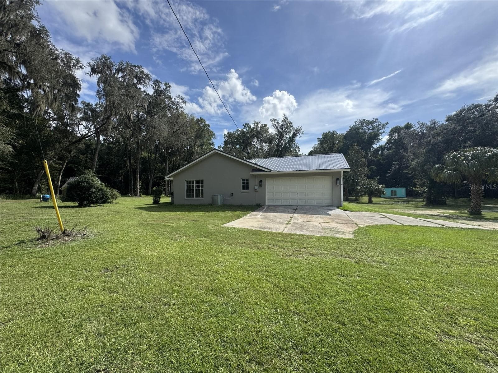 Side of Property with Garage View - 14810 NW 185 ST, WILLISTON