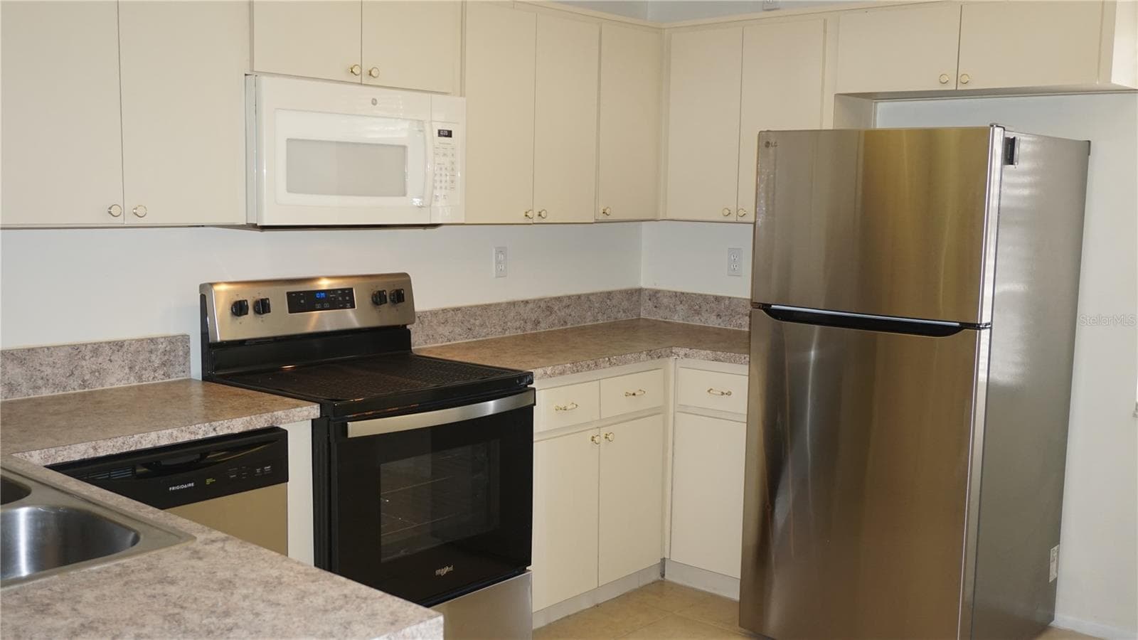 Single Family Residence at 8907 SEELEY LN, HUDSON, photo 2 of 27