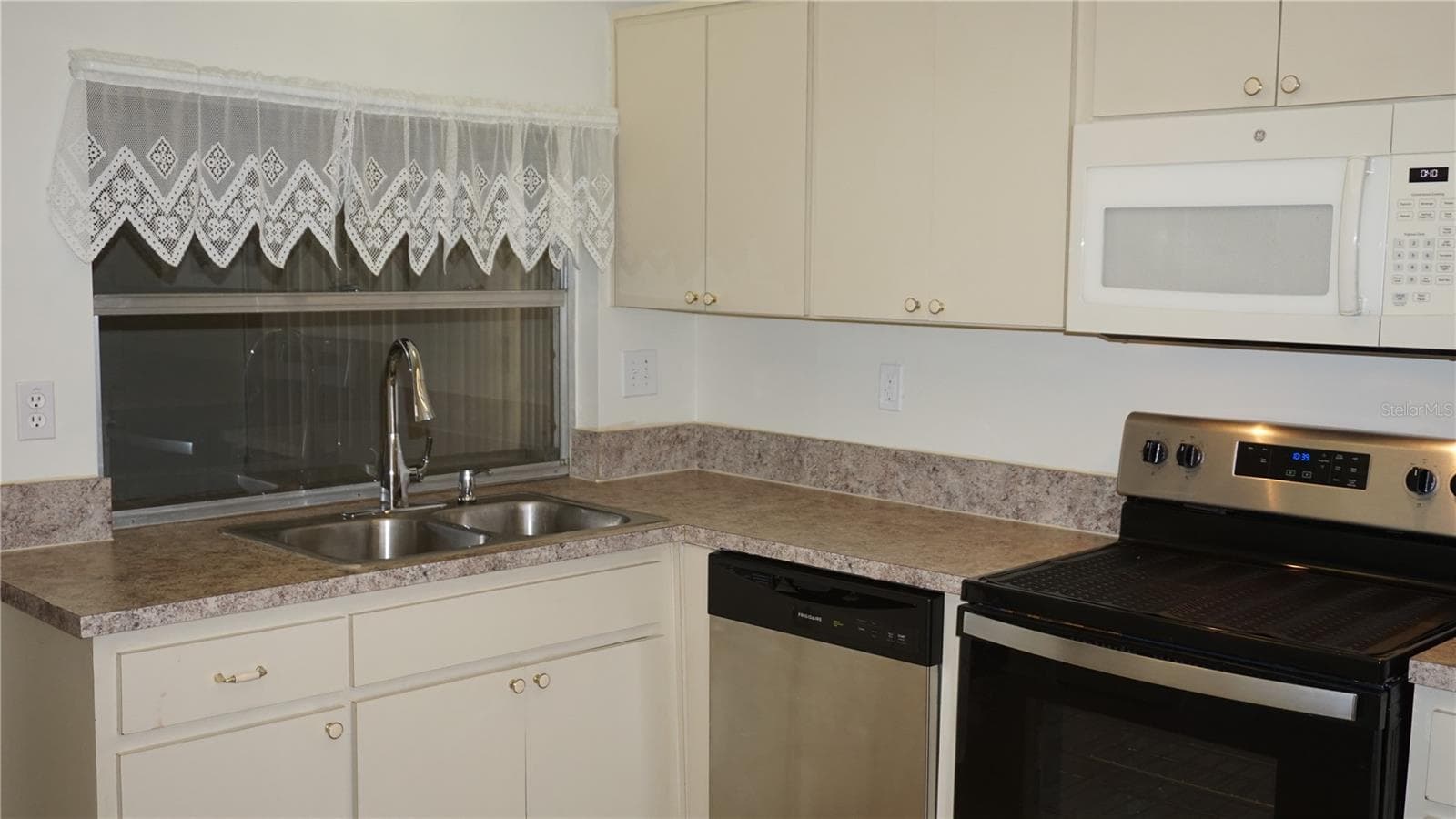 Single Family Residence at 8907 SEELEY LN, HUDSON, photo 4 of 27
