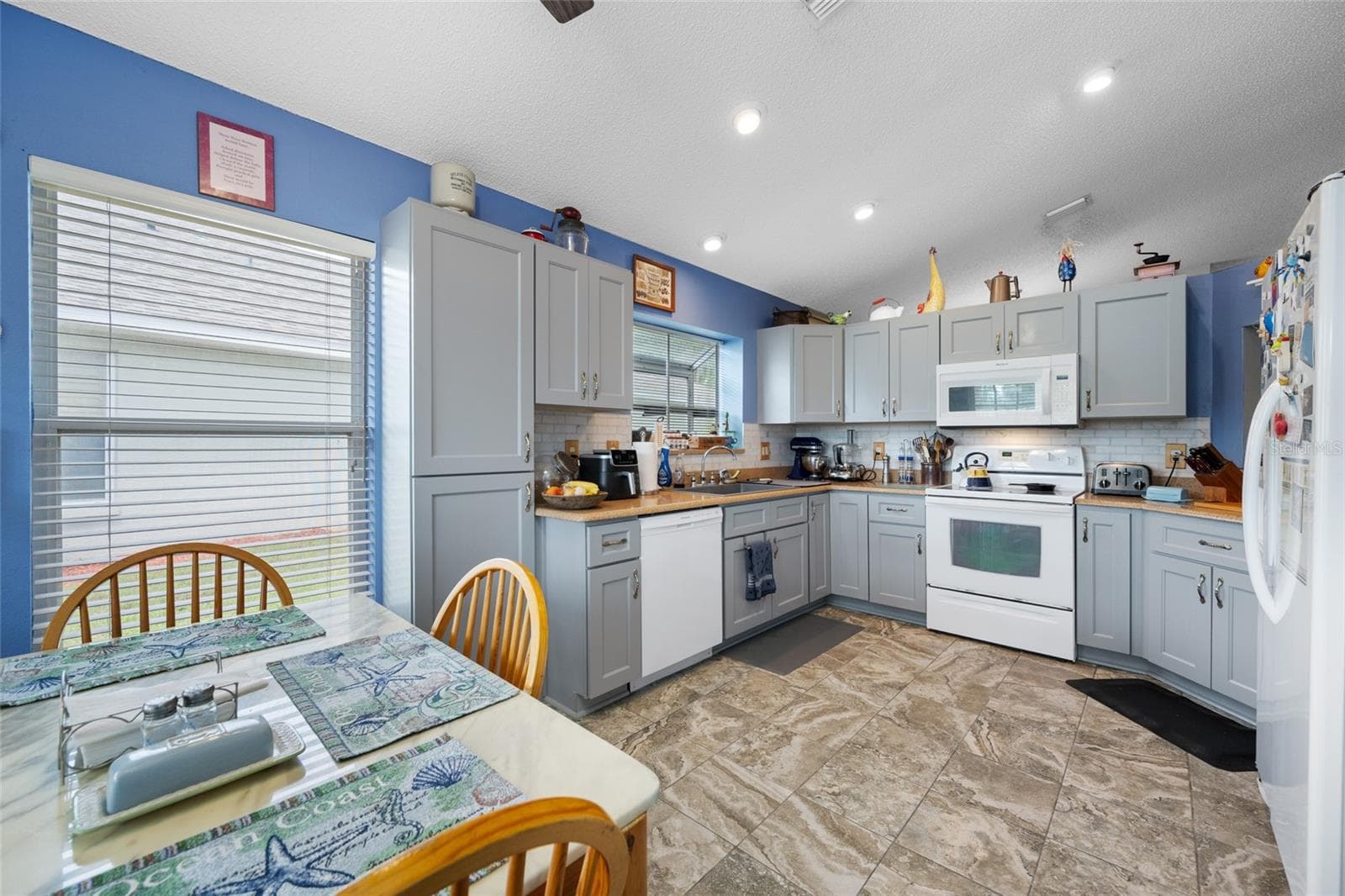 Single Family Residence at 1044 DALESIDE LN, NEW PORT RICHEY, photo 8 of 48