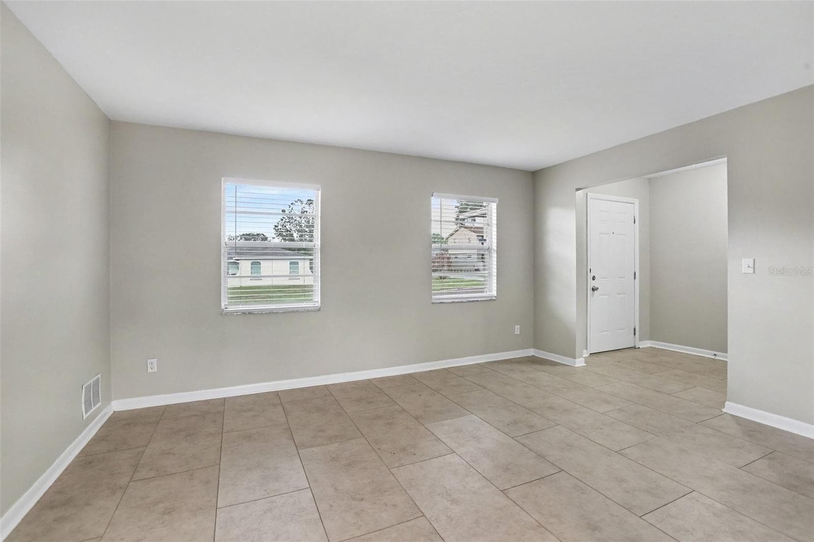 Single Family Residence at 1909 SHANNONWOOD CT, BRANDON, photo 4 of 20