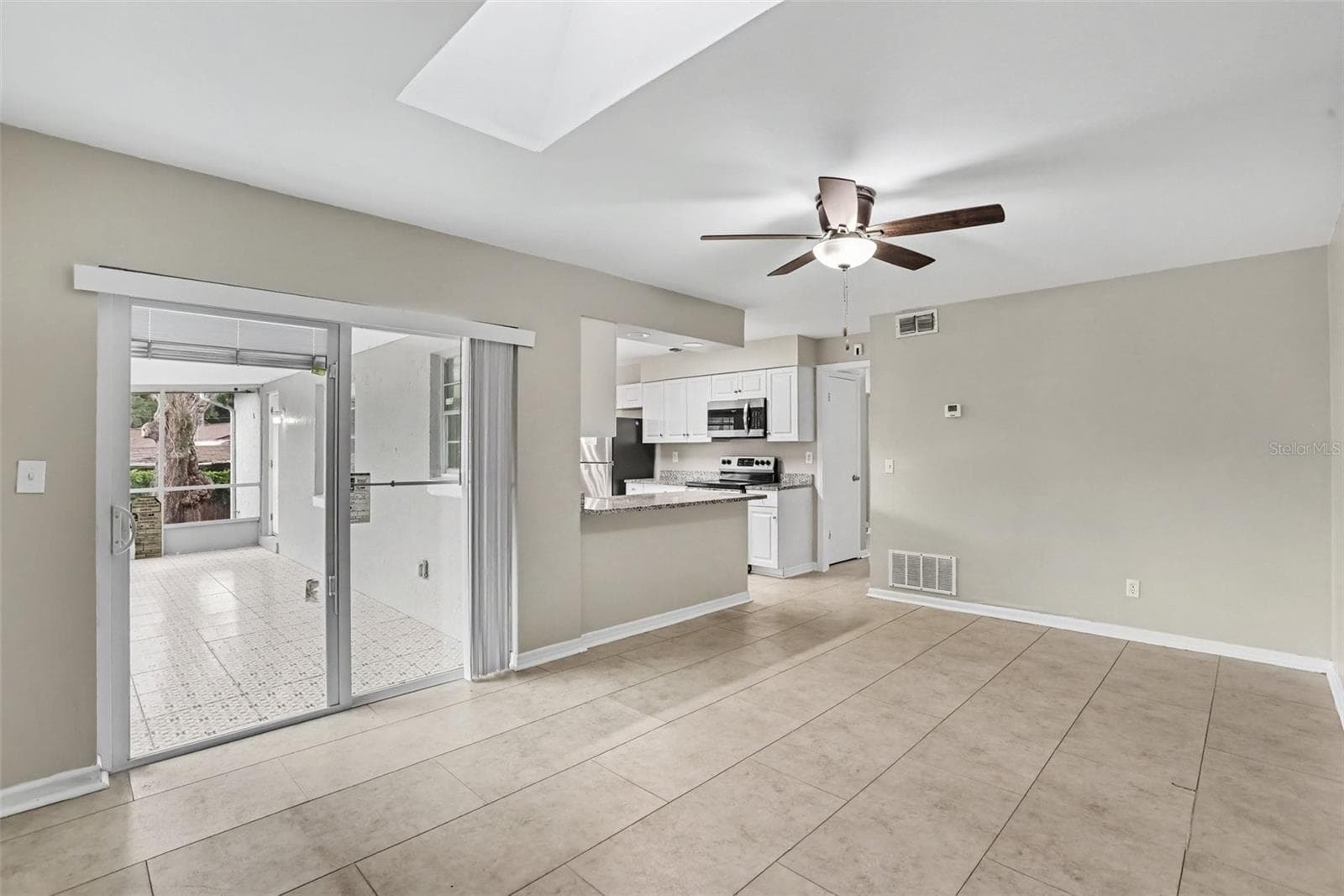 Single Family Residence at 1909 SHANNONWOOD CT, BRANDON, photo 5 of 20