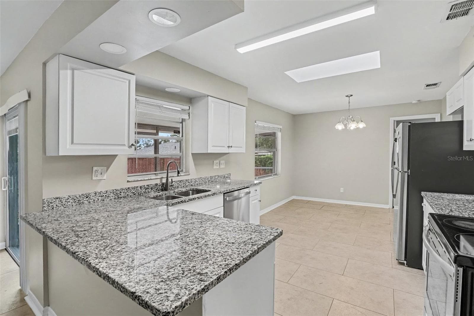 Single Family Residence at 1909 SHANNONWOOD CT, BRANDON, photo 7 of 20