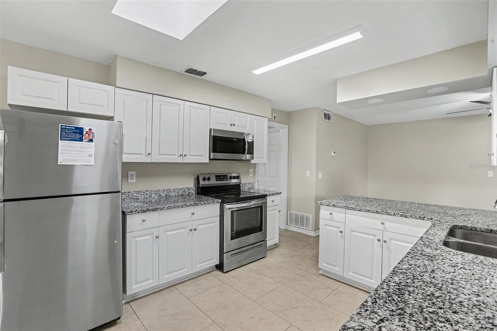 Single Family Residence at 1909 SHANNONWOOD CT, BRANDON, photo 8 of 20
