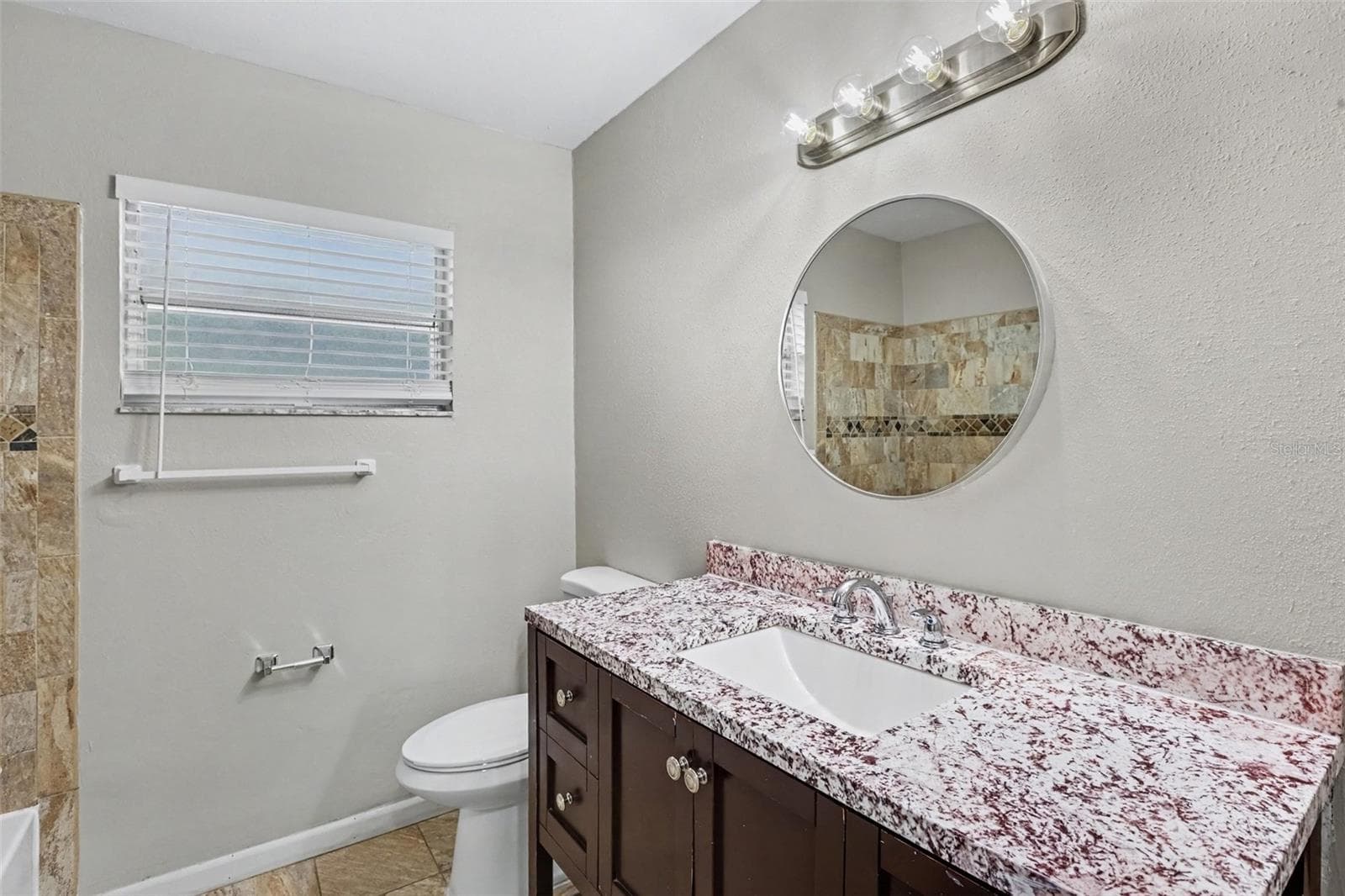 Single Family Residence at 1909 SHANNONWOOD CT, BRANDON, photo 17 of 20