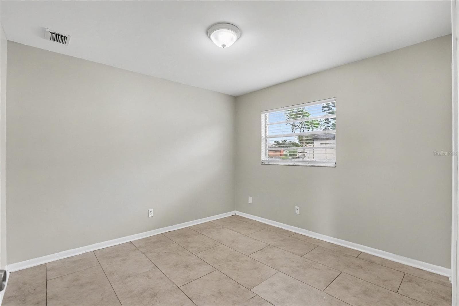 Single Family Residence at 1909 SHANNONWOOD CT, BRANDON, photo 12 of 20