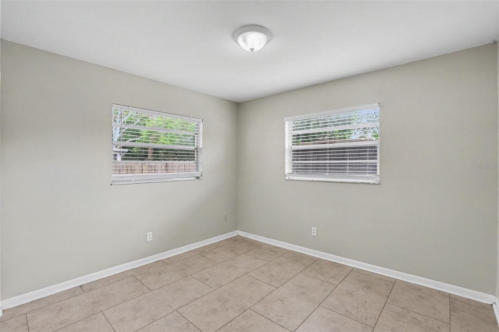 Single Family Residence at 1909 SHANNONWOOD CT, BRANDON, photo 14 of 20