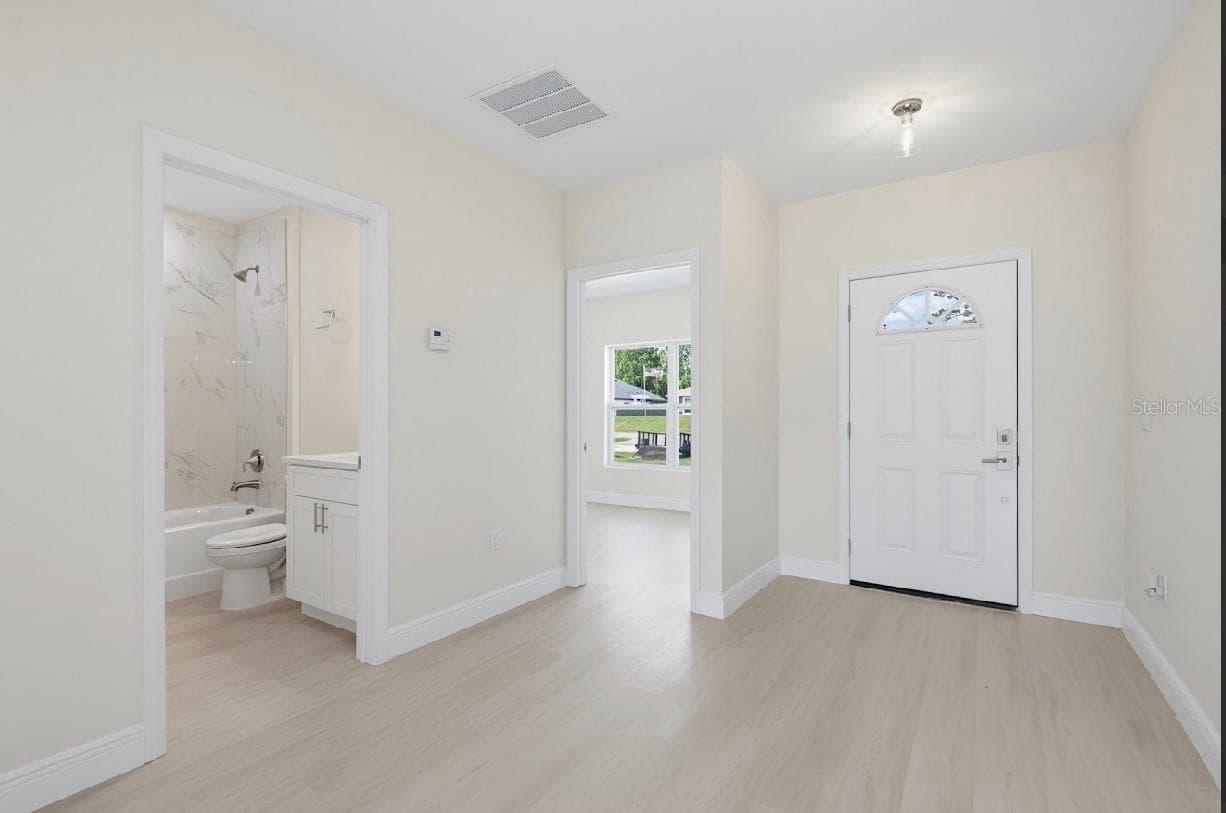 Front Entry - 995 9TH AVE, DELAND