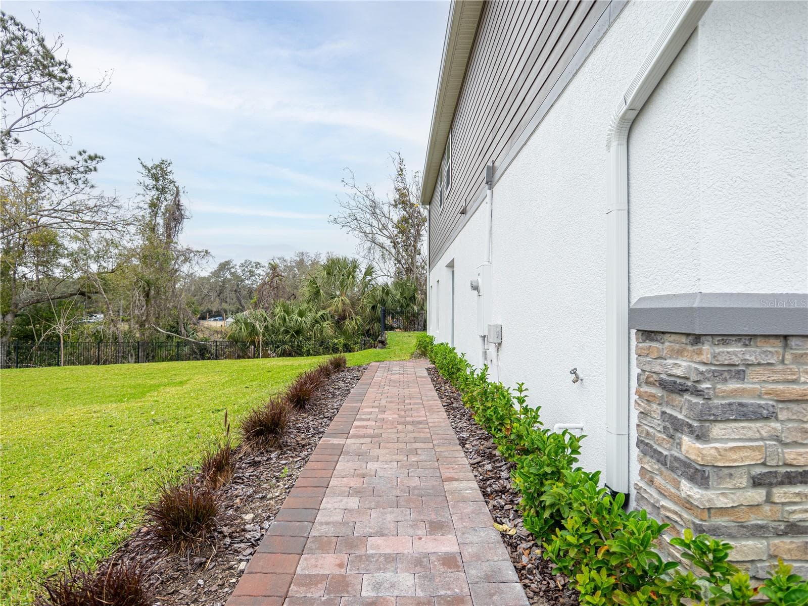 End Unit Entry - 4902 LIVINGSTON LN, OVIEDO