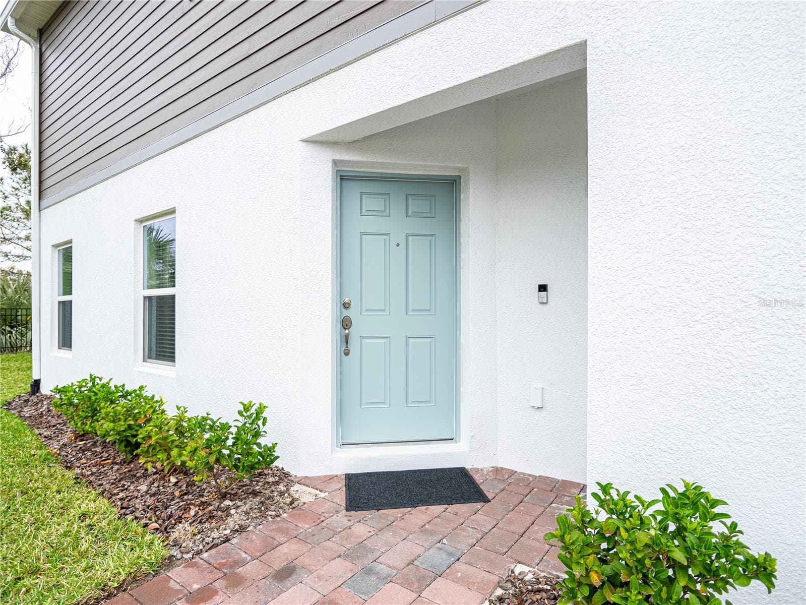 Side Entry of this End Unit - 4902 LIVINGSTON LN, OVIEDO