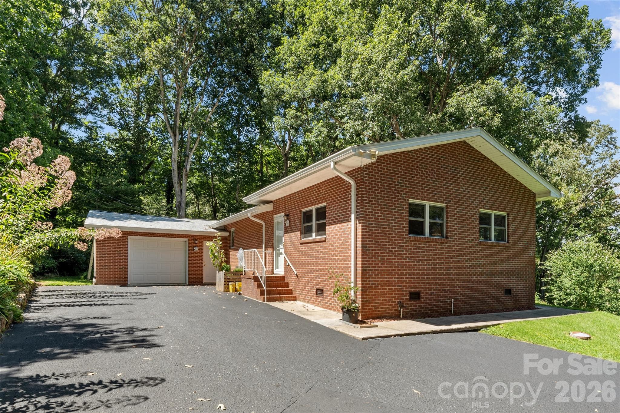 Single Family Residence at 106 Holly Lane, Brevard, photo 4 of 30