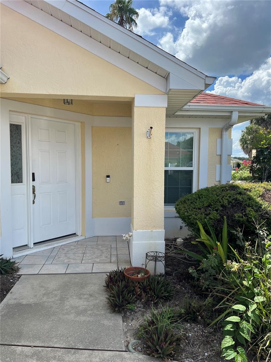 Covered Entrance into Courtyard Villa - 1842 PUERTO BELLO DR, THE VILLAGES