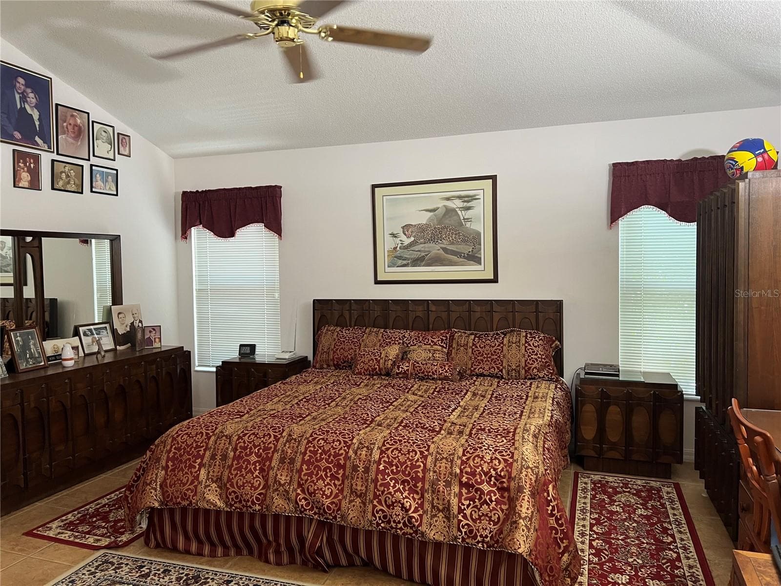 Primary bedroom with tall ceilings - 1842 PUERTO BELLO DR, THE VILLAGES