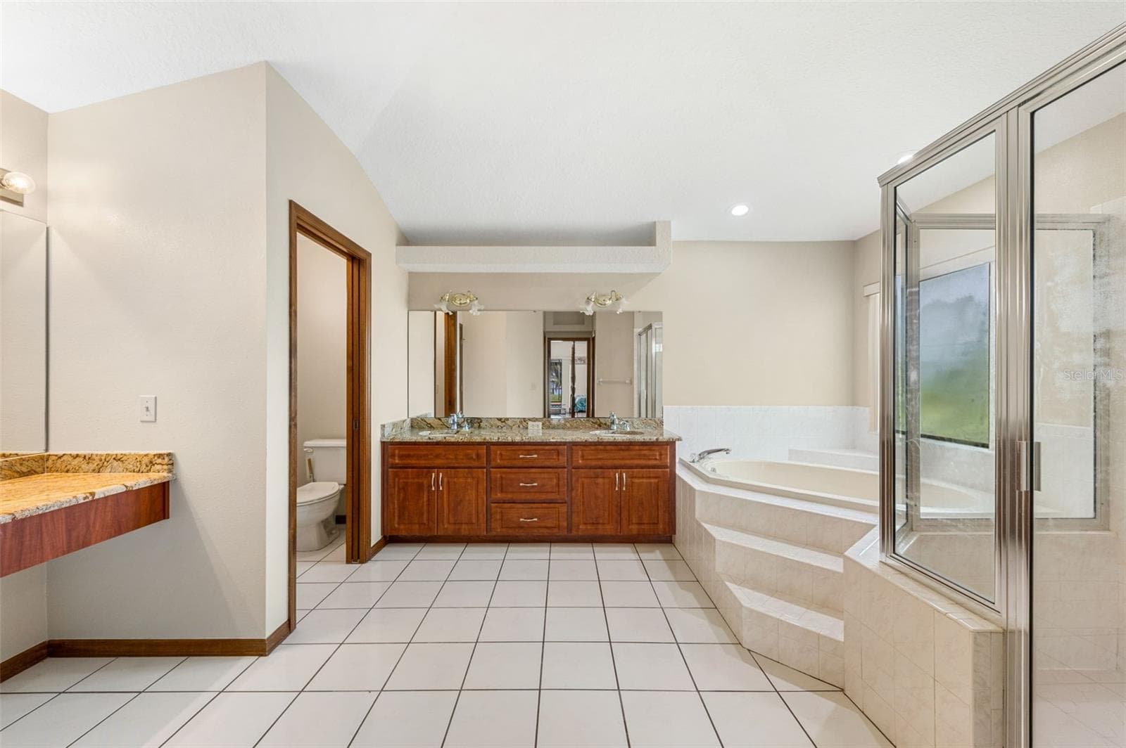 Master Bathroom W/Soaking Tub - 930 ALBRITTON WAY, LAKE WALES