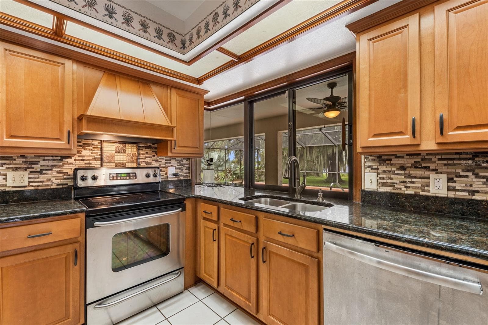 Kitchen W/Pass through window to the pool - 930 ALBRITTON WAY, LAKE WALES