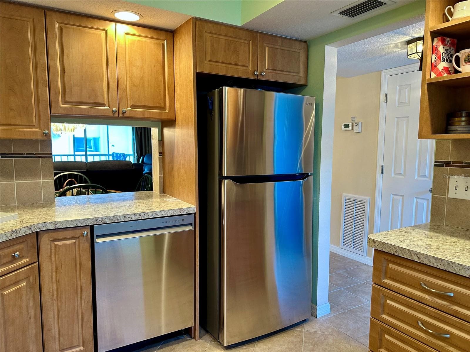 Condominium at 1330 GLEN OAKS DR E #370D, SARASOTA, photo 7 of 34
