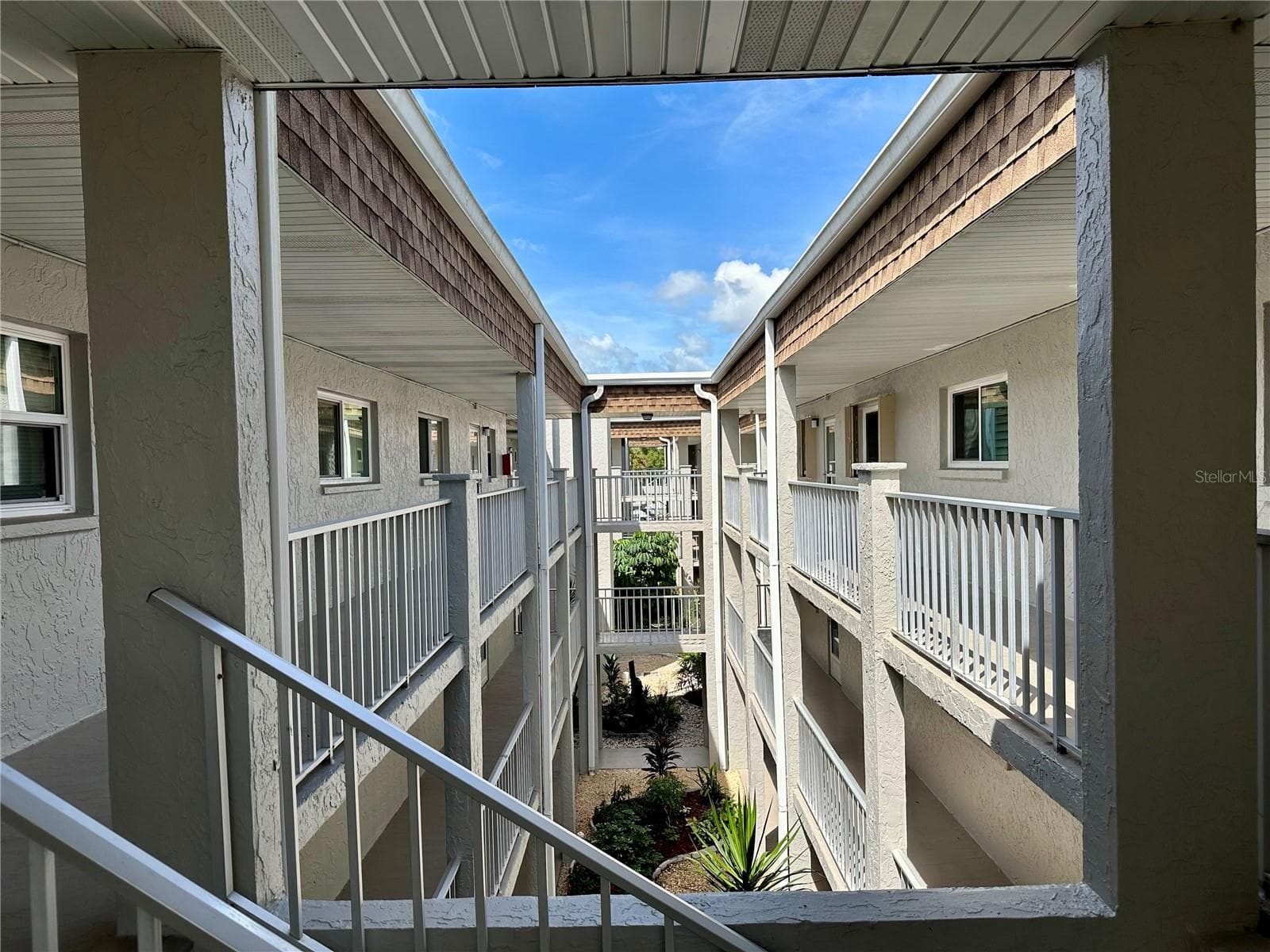 Condominium at 1330 GLEN OAKS DR E #370D, SARASOTA, photo 25 of 34