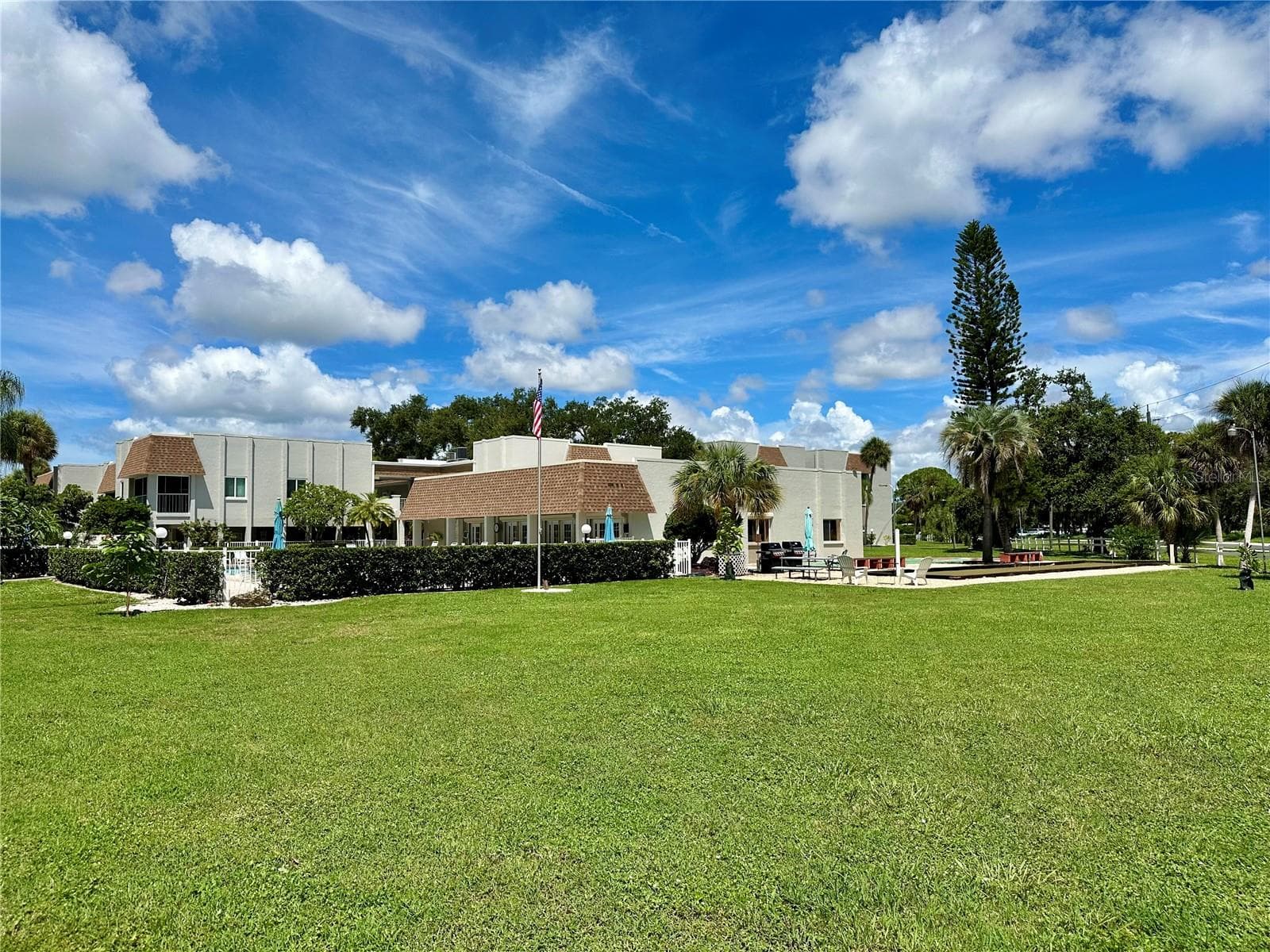 Condominium at 1330 GLEN OAKS DR E #370D, SARASOTA, photo 33 of 34