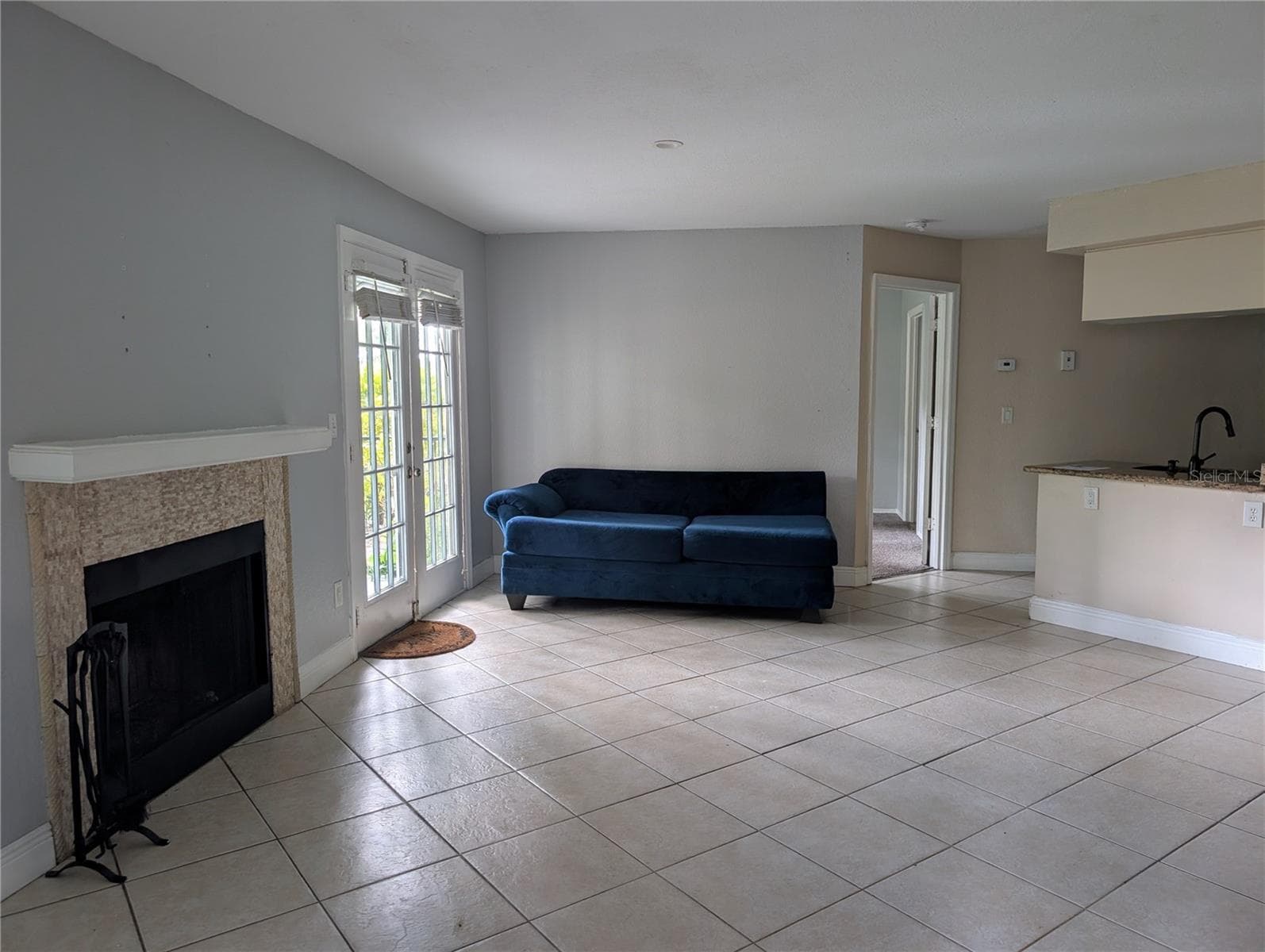 Living Room view from entrance - 2550 N ALAFAYA TRL #12105, ORLANDO