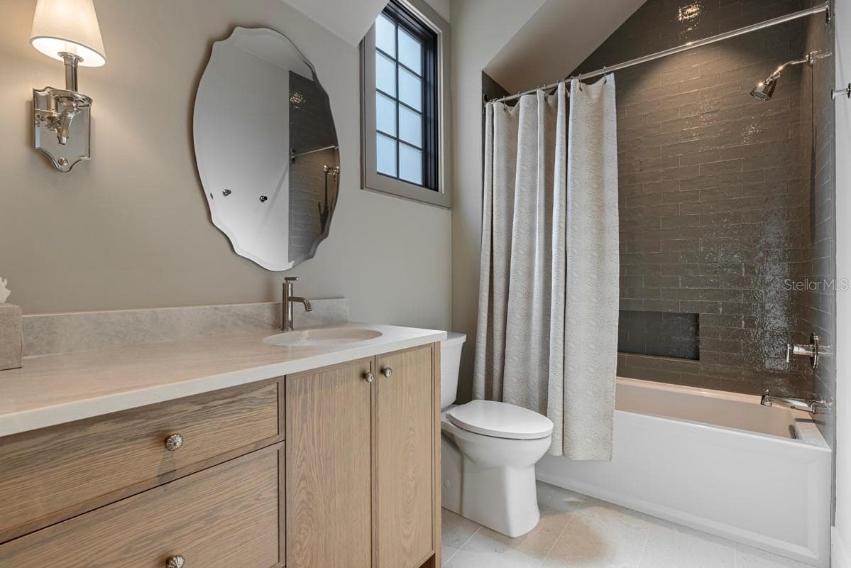 Bedroom 2 - Ensuite Bath - 702 VIA BELLA, WINTER PARK