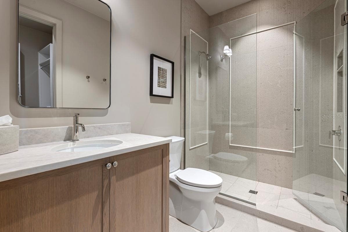 Bedroom 4 - Ensuite Bath - 702 VIA BELLA, WINTER PARK