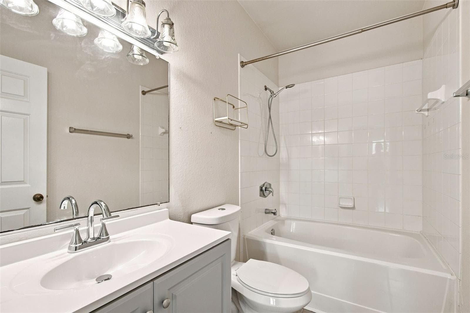 Ensuite Bath (Primary) - 2151 CHIANTI PL #12-122, PALM HARBOR