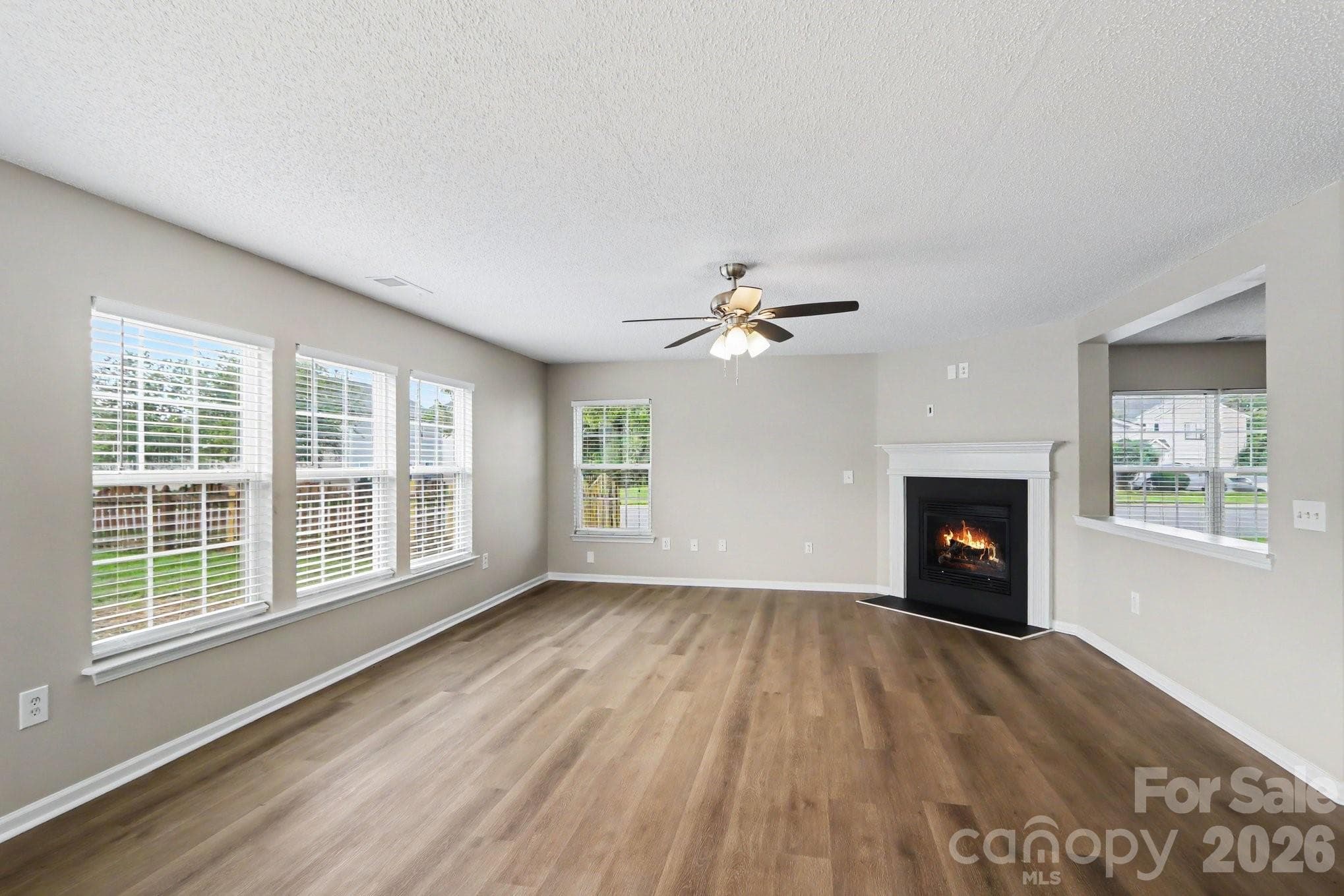 Single Family Residence at 4022 Houldsworth Drive, Charlotte, photo 4 of 30