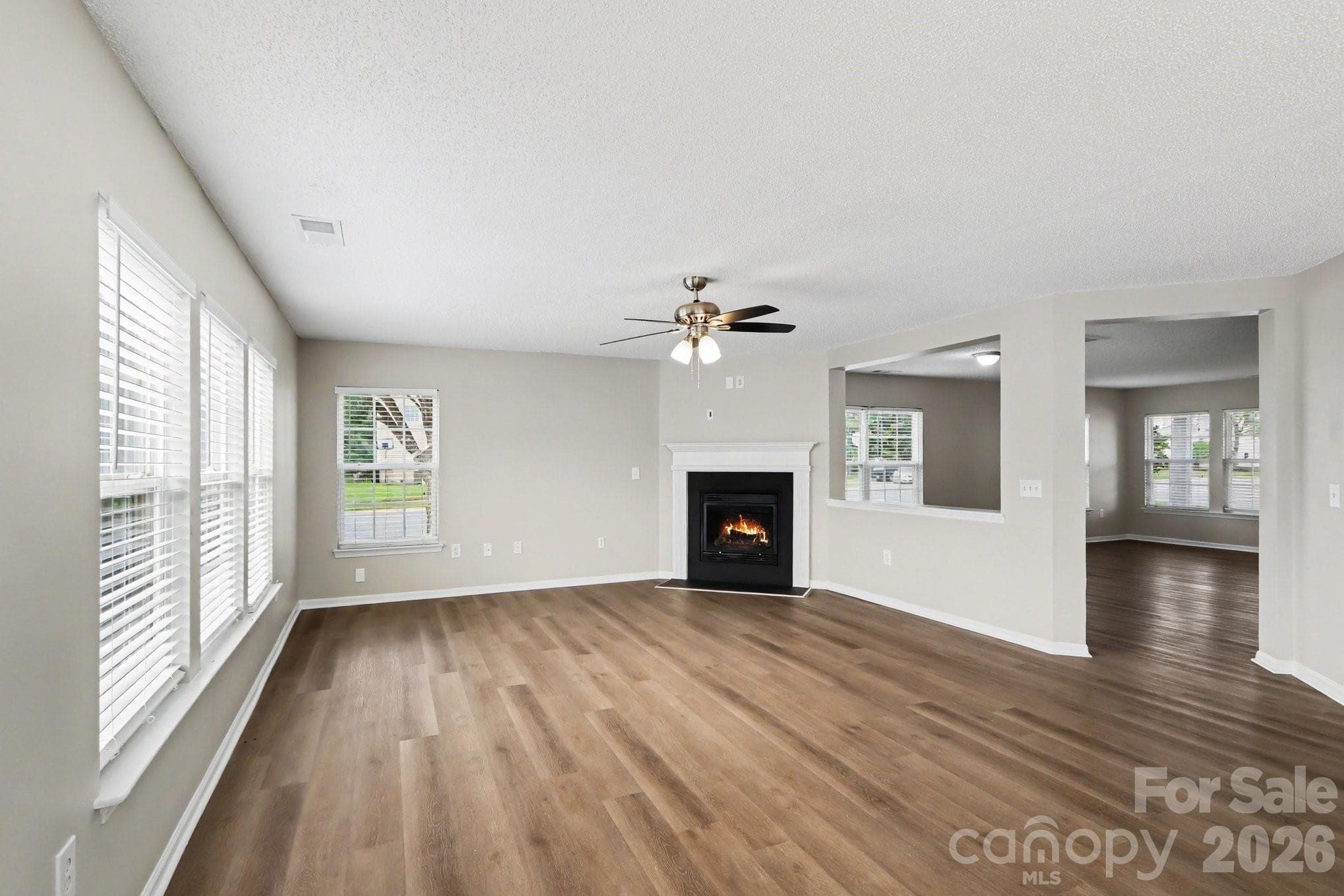 Single Family Residence at 4022 Houldsworth Drive, Charlotte, photo 2 of 30