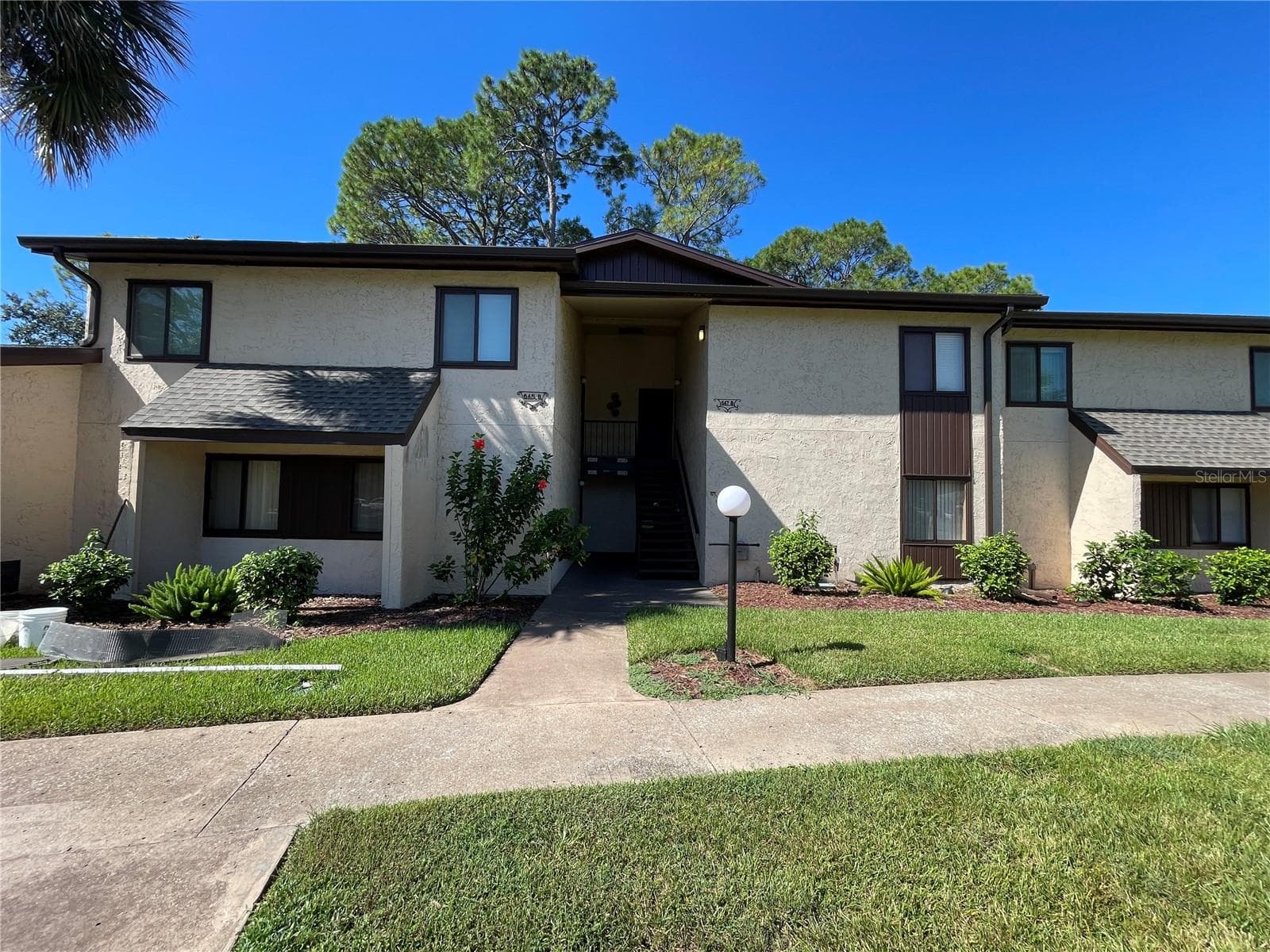 647 MIDWAY DR #B
