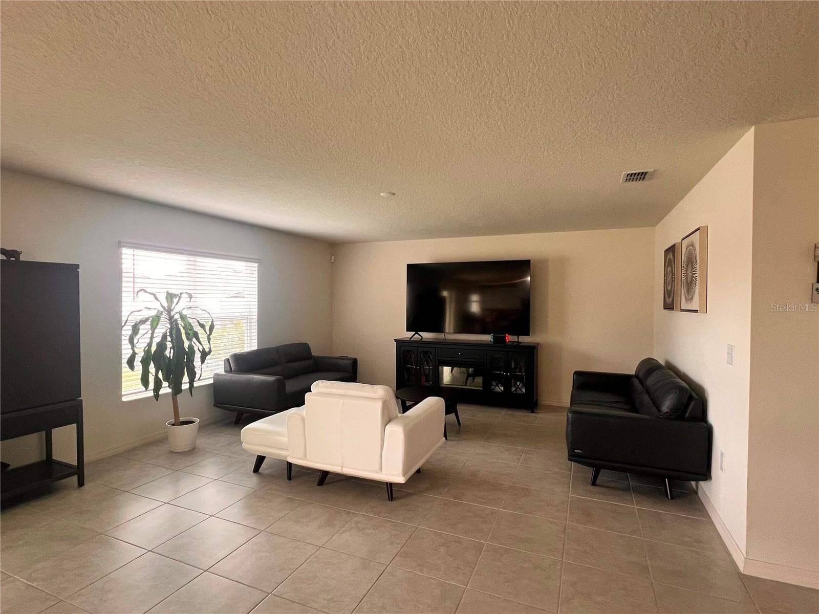 Single Family Residence at 3209 EAGLE HAMMOCK CIR, KISSIMMEE, photo 2 of 18