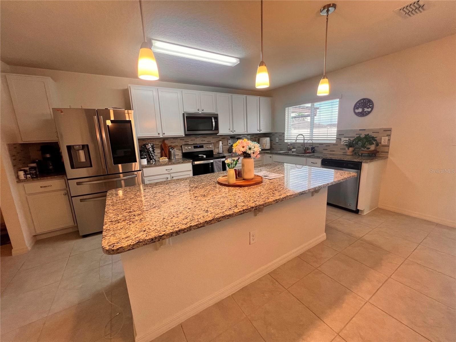 Single Family Residence at 3209 EAGLE HAMMOCK CIR, KISSIMMEE, photo 7 of 18