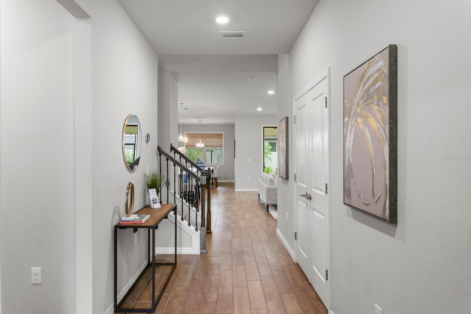 Spacious foyer entry - 18908 WILLOWMORE CEDAR DR, LUTZ